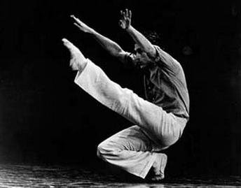 William Whitener in Twyla Tharp's "Brahms Paganini" (1980), photo © Lois Greenfield