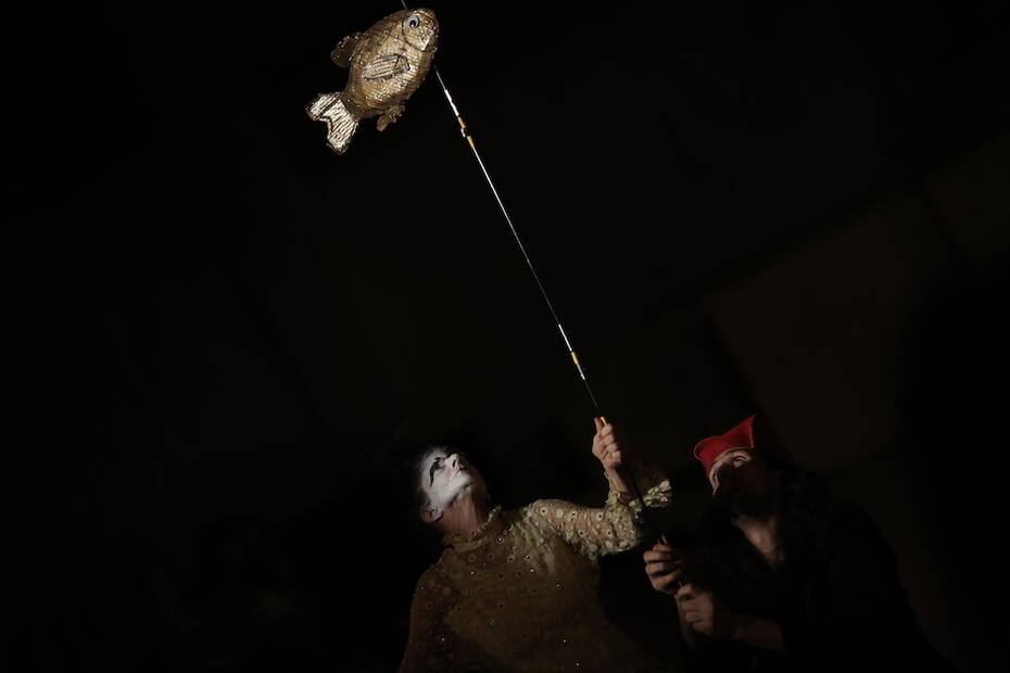 Cathy Weis, FishSticks Performed by Cathy Weis and Tyler Fairbanks at Judson Church produced by Movement Research; Photo: Paula Court