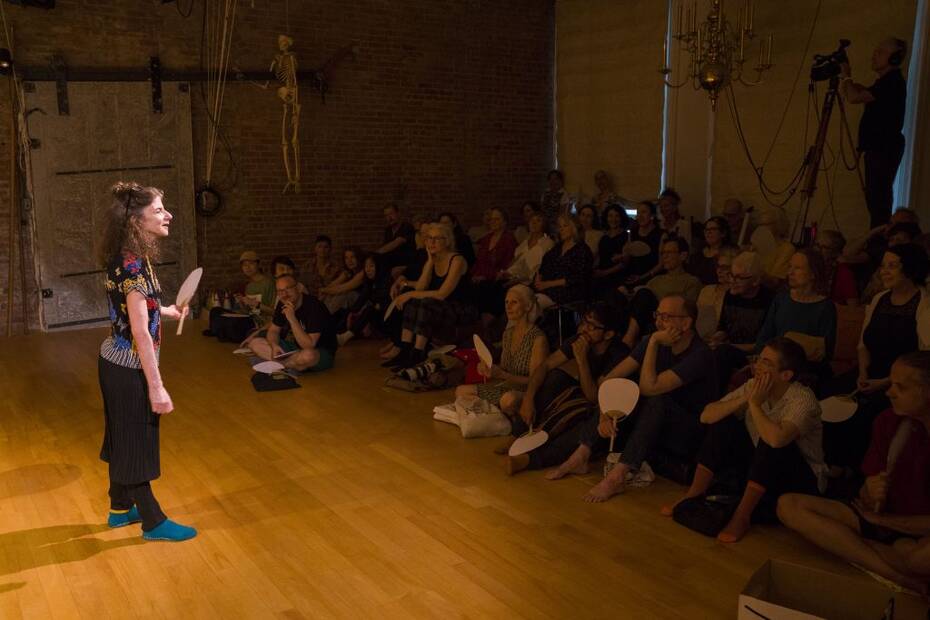 Photo: Cathy Weis and the Sundays on Broadway audience, photo by Richard Termine