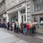 Audience lining up at 537 Broadway - <a href="https://redesign.cathyweis.org/calendar/june-4-2017-an-evening-with-simone-forti-k-j-holmes-and-daniel-lepkoff" target="outside">June 4, 2017</a> <br/>Photo by Richard Termine